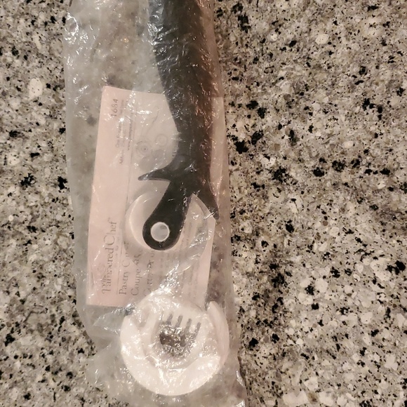 Pampered Chef Kitchen Pampered Chef Pastry Cutter Poshmark